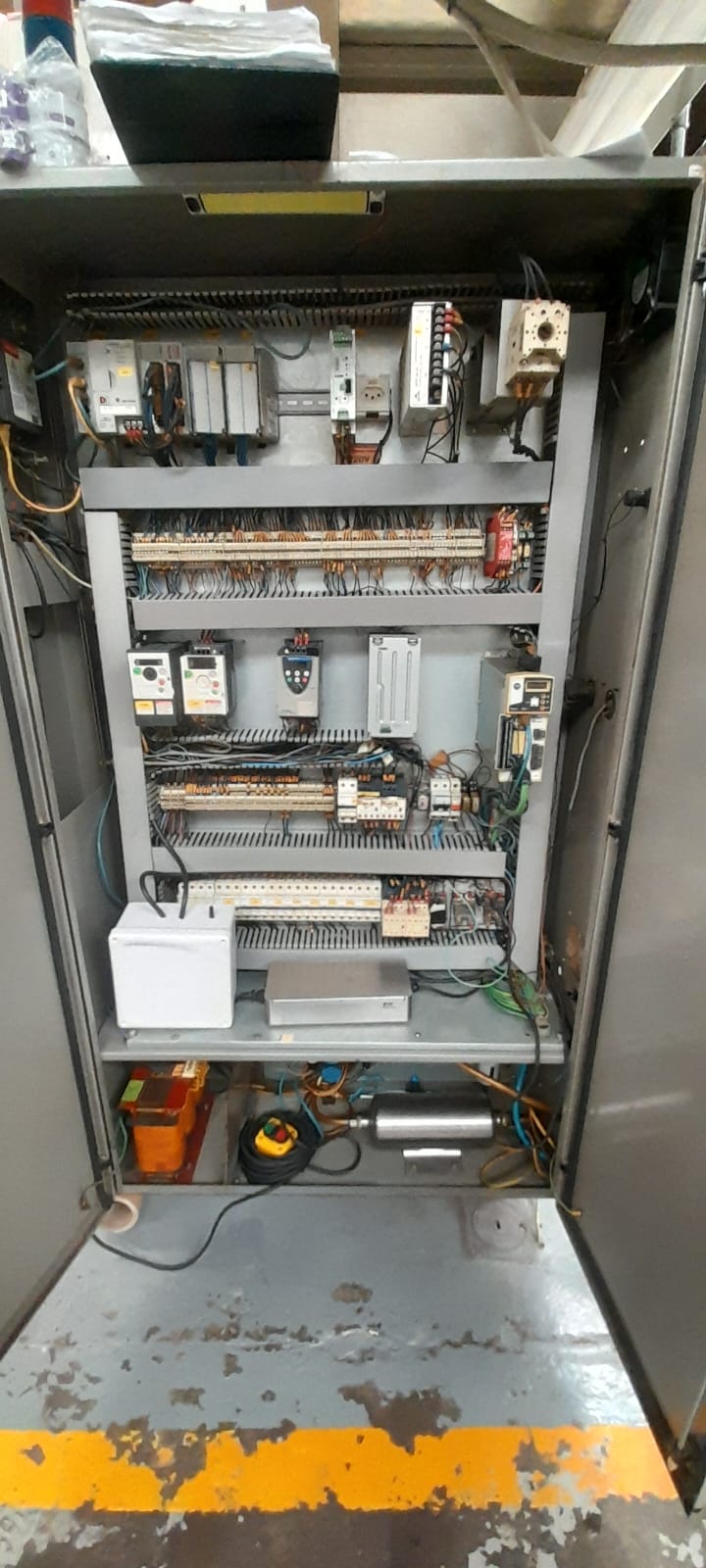 Limpieza y retorqueado de tableros